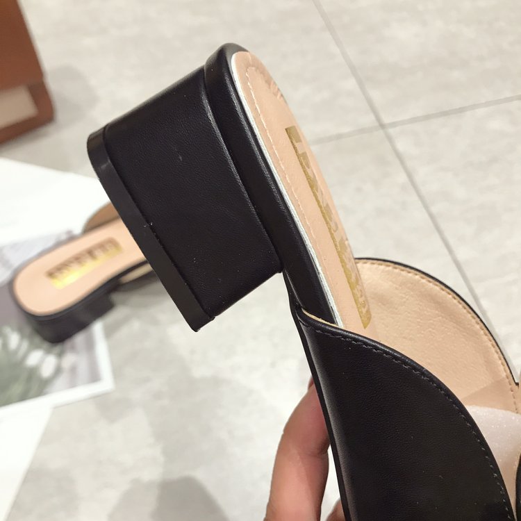 Mules de tachuelas con tacón cuadrado bajo, de tendencia, de Chloe
