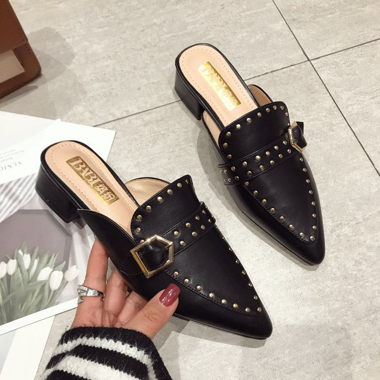 Mules de tachuelas con tacón cuadrado bajo, de tendencia, de Chloe