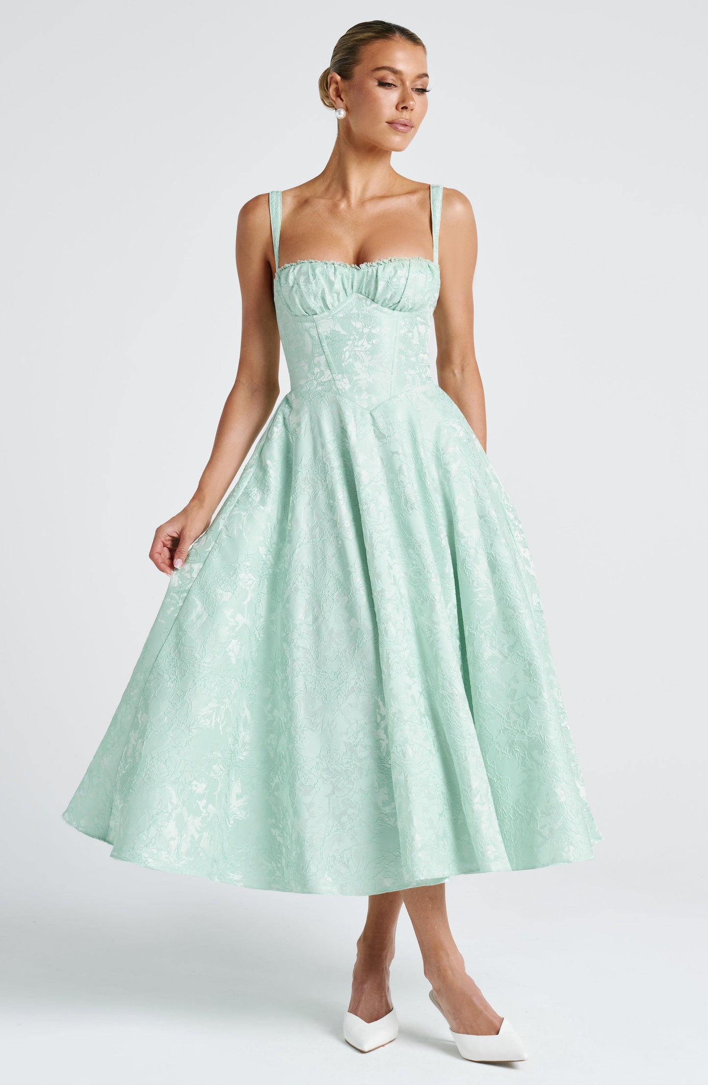 Vestido midi con tirantes finos Sophia Mint - El estilo perfecto para el verano