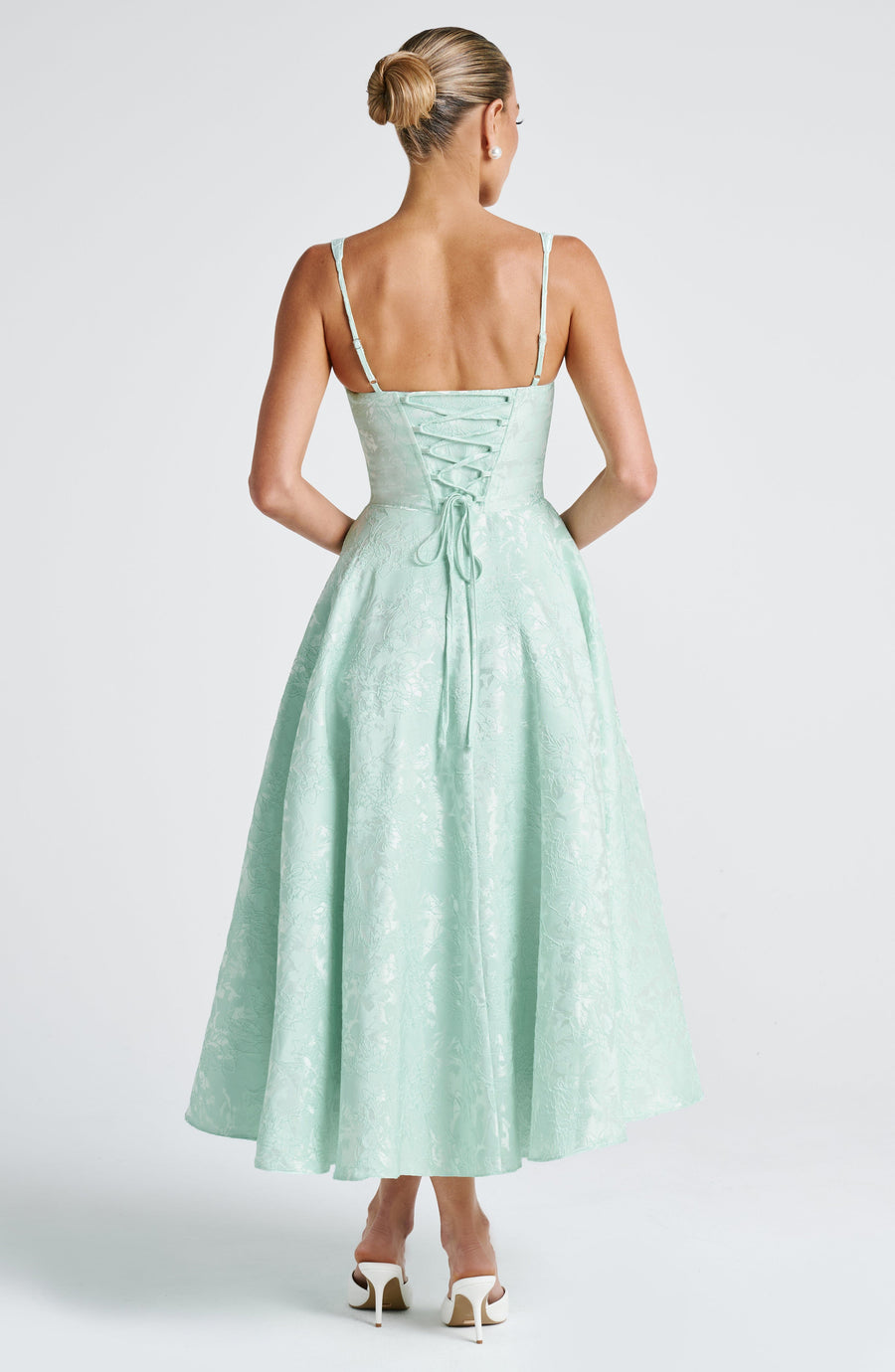 Vestido midi con tirantes finos Sophia Mint - El estilo perfecto para el verano