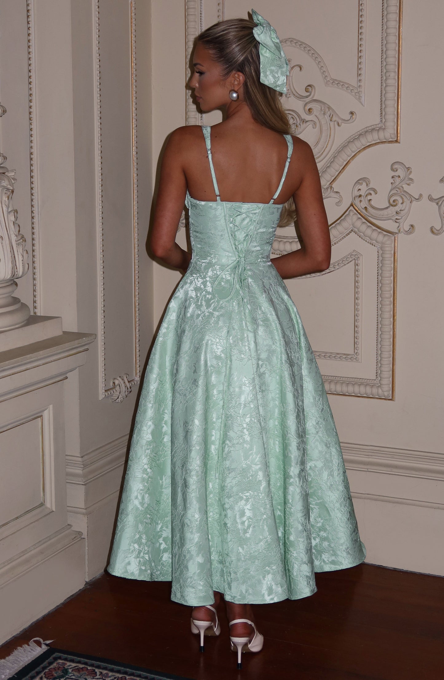 Vestido midi con tirantes finos Sophia Mint - El estilo perfecto para el verano