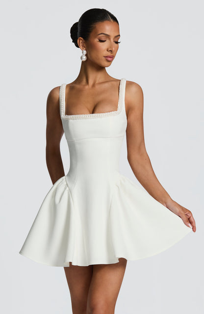 Minivestido Sophia Marfil - Moda de verano adorable