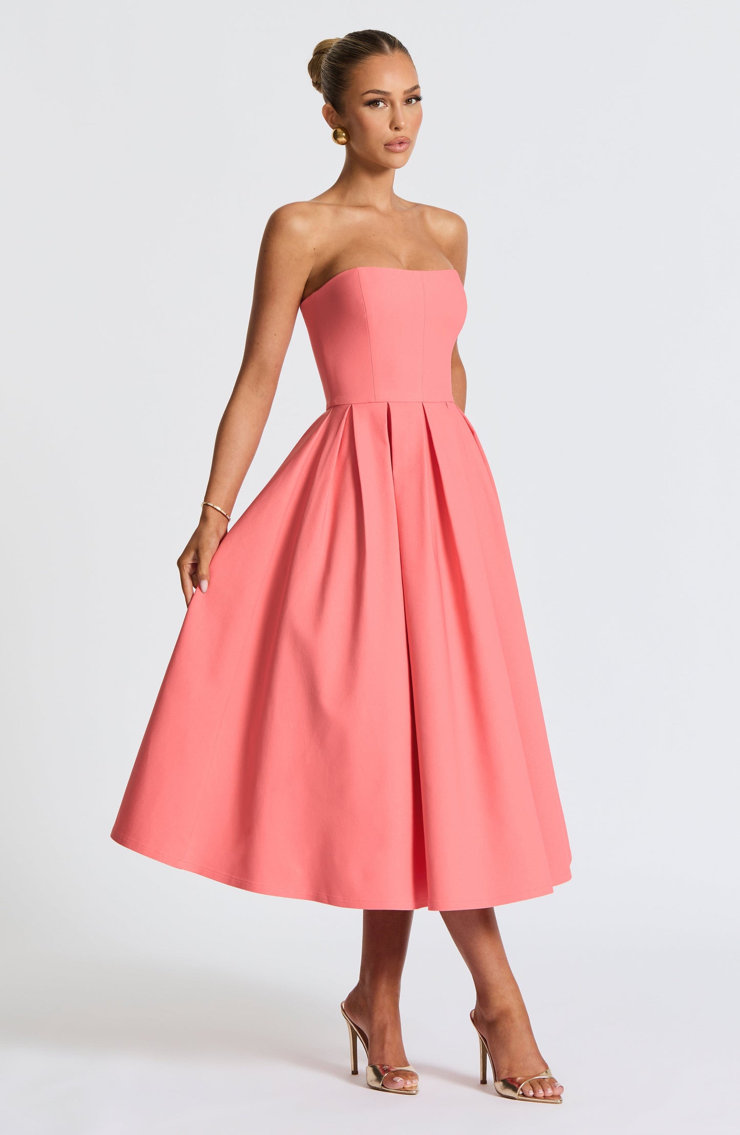 Vestido midi veraniego rosa coral lila
