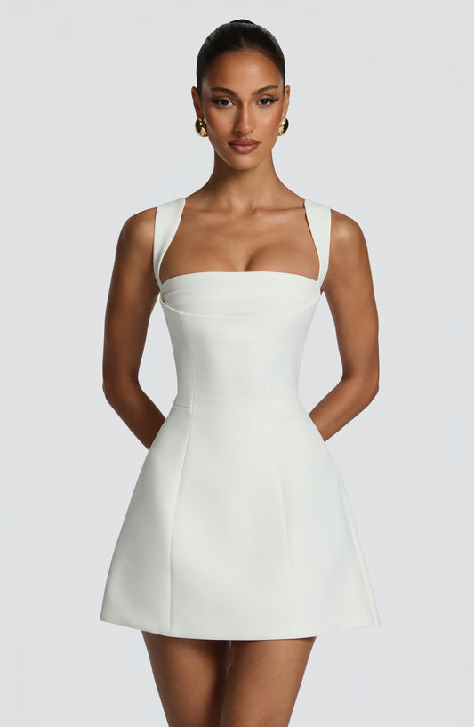 Chloe Ivory Mini Vestido - Moda de Verano Encantadora