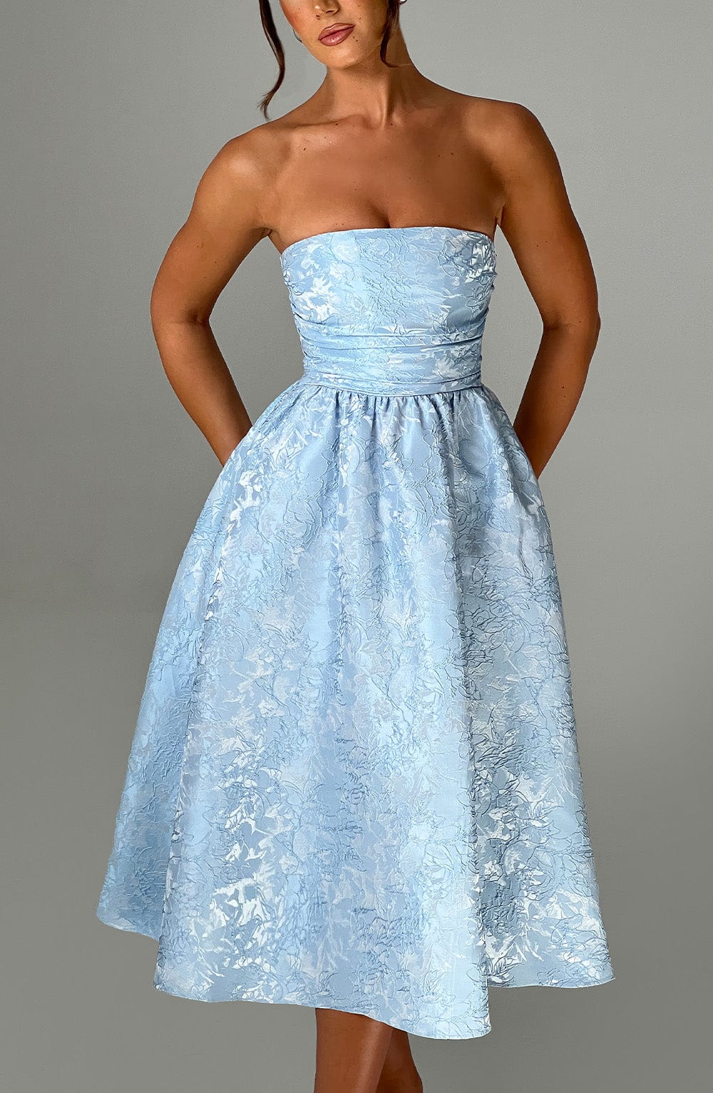Chloe Blue Midi Sundress - Perfecto para el verano