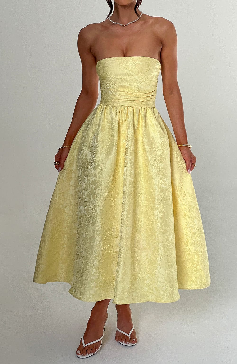Chloe Lemon Midi Sundress - Moda de verano perfecta