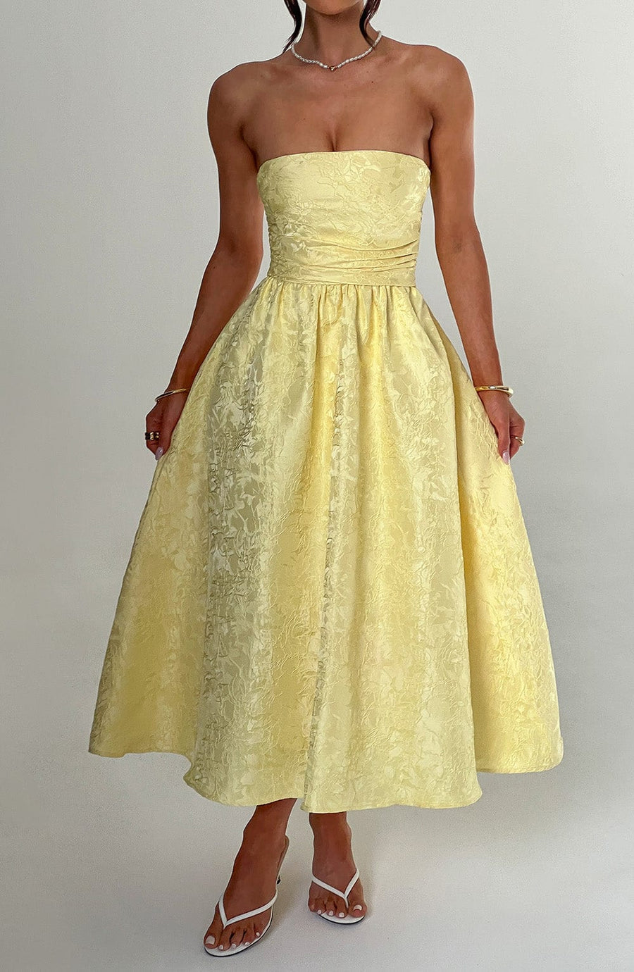 Chloe Lemon Midi Sundress - Moda de verano perfecta