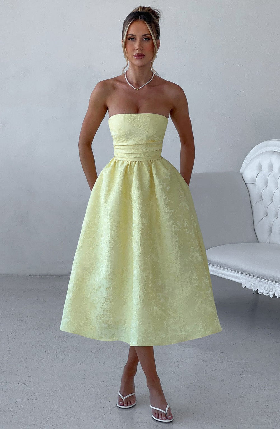 Chloe Lemon Midi Sundress - Moda de verano perfecta