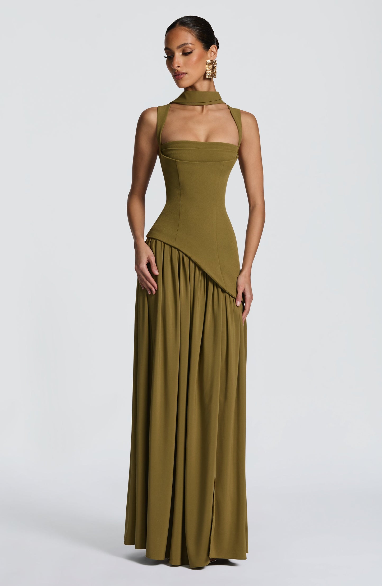 Vestido de verano largo Sophia en oliva oscuro