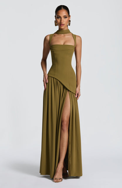 Vestido de verano largo Sophia en oliva oscuro