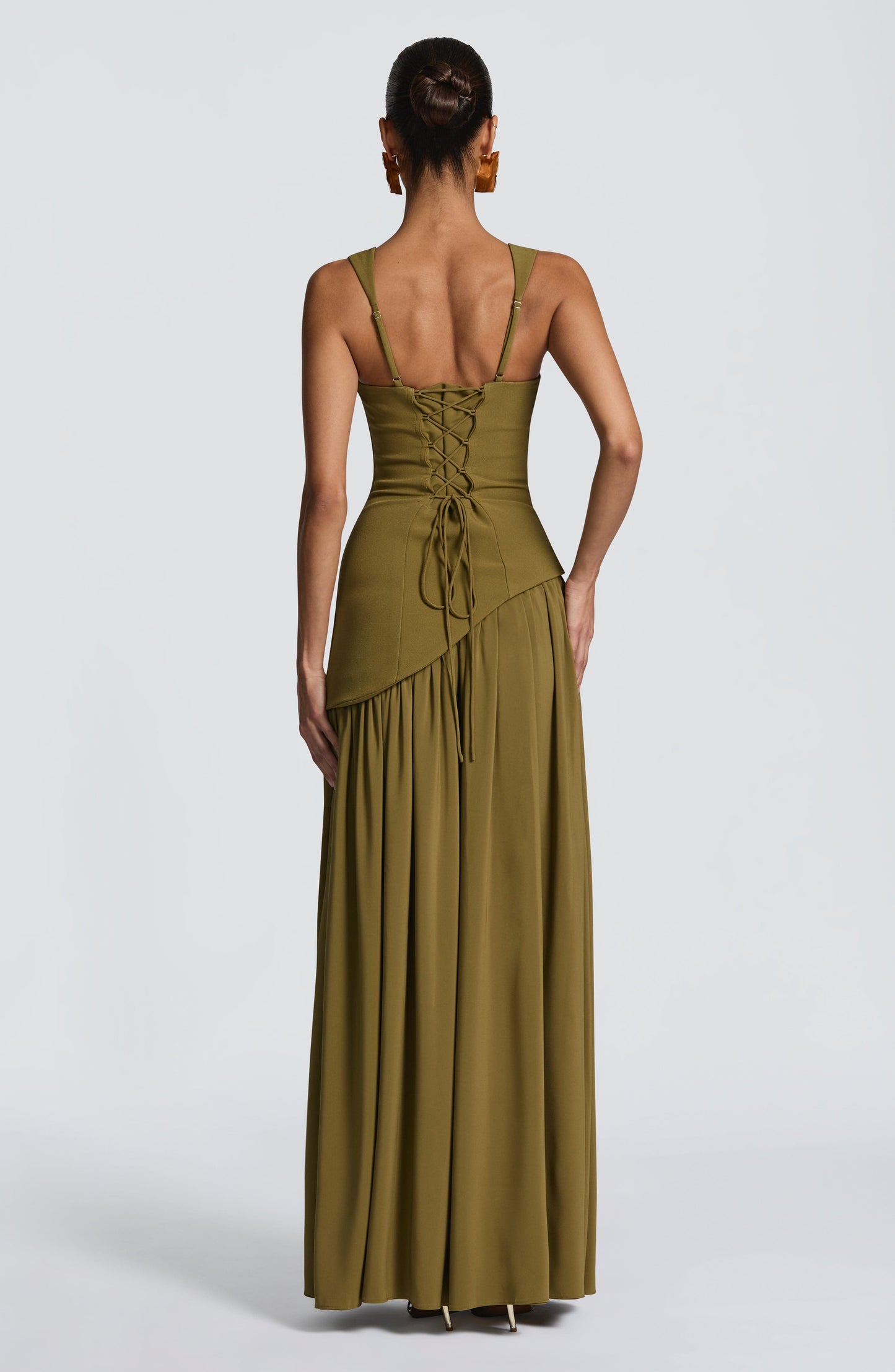 Vestido de verano largo Sophia en oliva oscuro