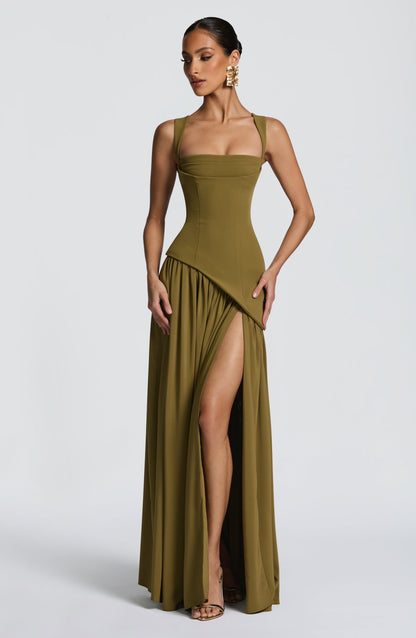 Vestido de verano largo Sophia en oliva oscuro