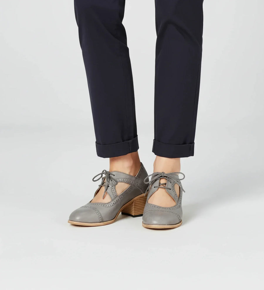Luvrefashion | Ladies' Block Heel Oxford Lace Up Shoes in Black - image 6