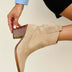 Botines estilo ante de estilo western para mujer - Beis