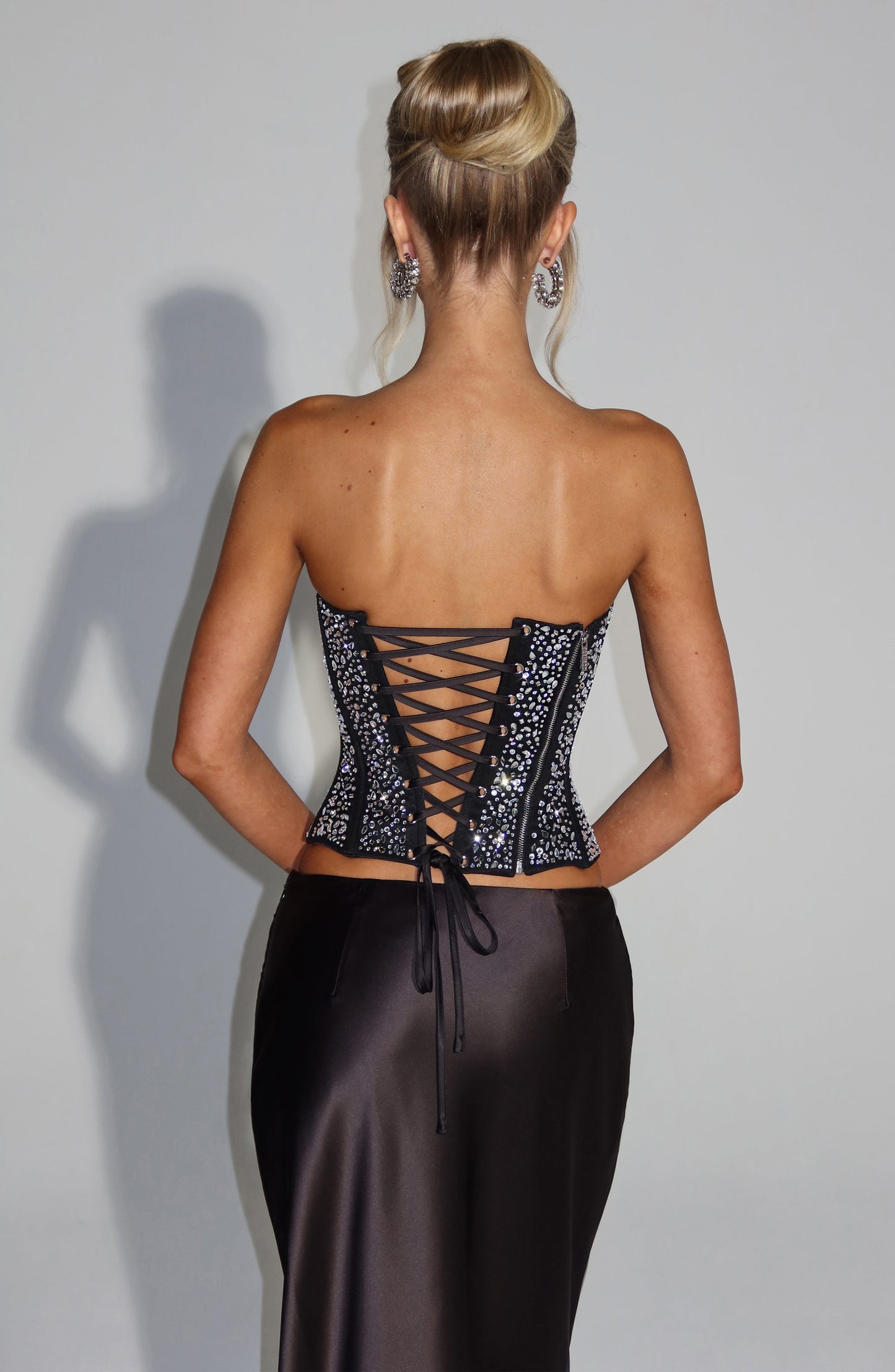 Top corsé negro Sophia para la moda de verano