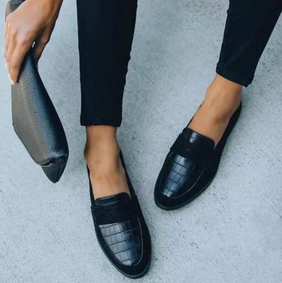 Mocasines negros elegantes de Sophia para mujer