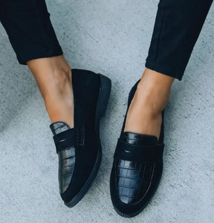 Mocasines negros elegantes de Sophia para mujer
